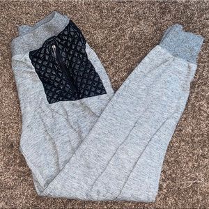 Grey joggers, leather pockets and outline